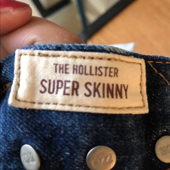 Skinny ripped jeans. - Picture 3 of 4